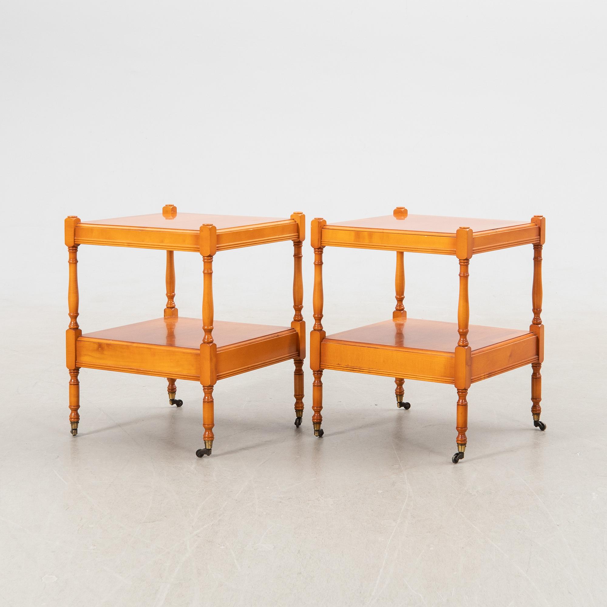 Sidobord/Sängbord ett par sent 1900-tal.