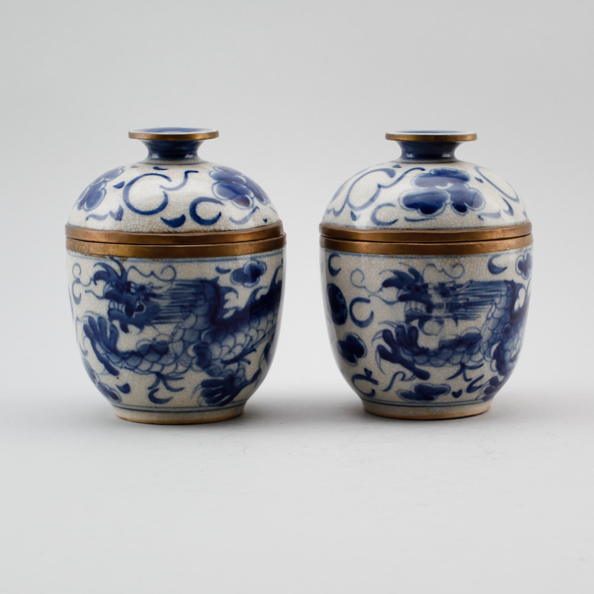 LOCKDOSOR, 1 par, porslin, Kina omkring 1900 (Shunzhi märke 1644-1661).