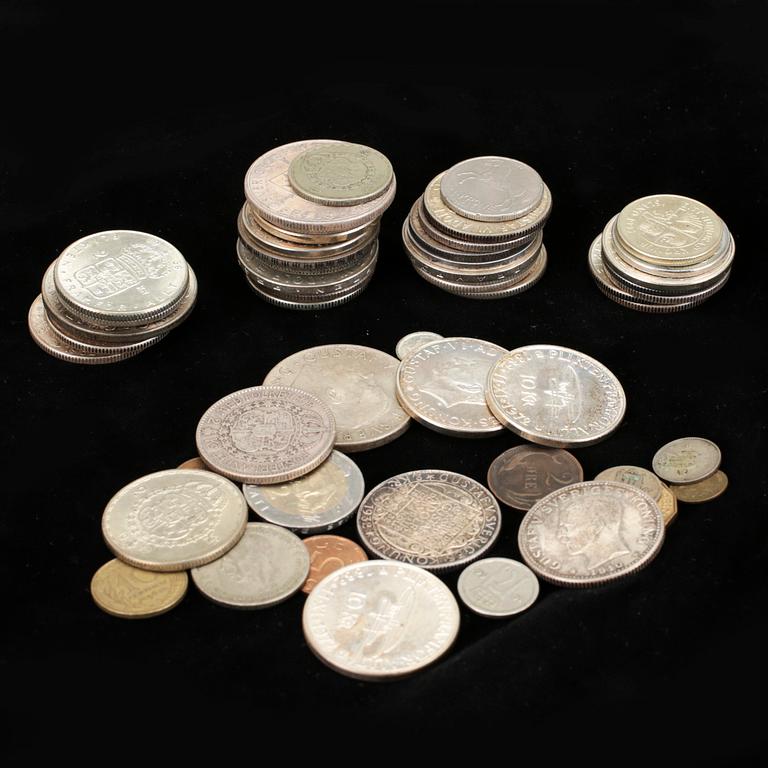 PARTI MYNT samt FRIMÄRKEN, 98 st, de mesta Sverige, 1800-1900-tals.