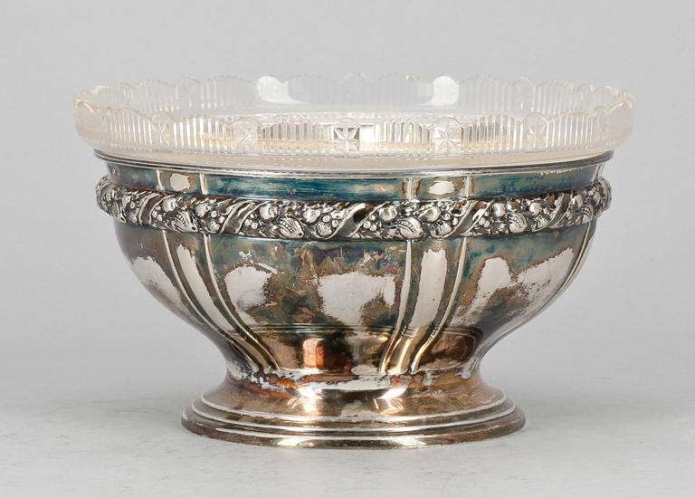 SKÅL, glas och silver, Sam Pettersson, Norrköping, 1916. Totalvikt ca 372 gram.