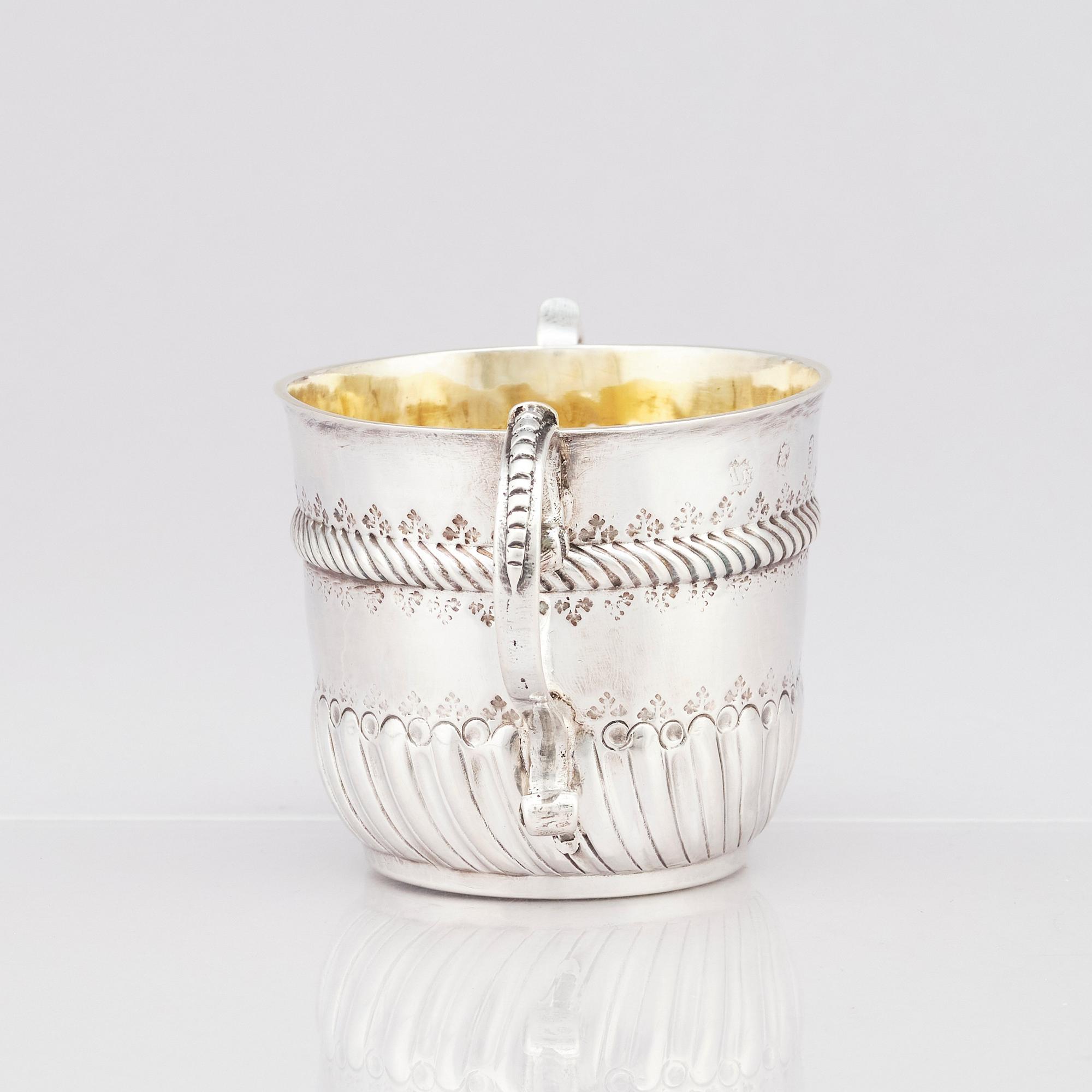 An English late 17th Century silver porringer, marks if William Andrews, London 1697-98.