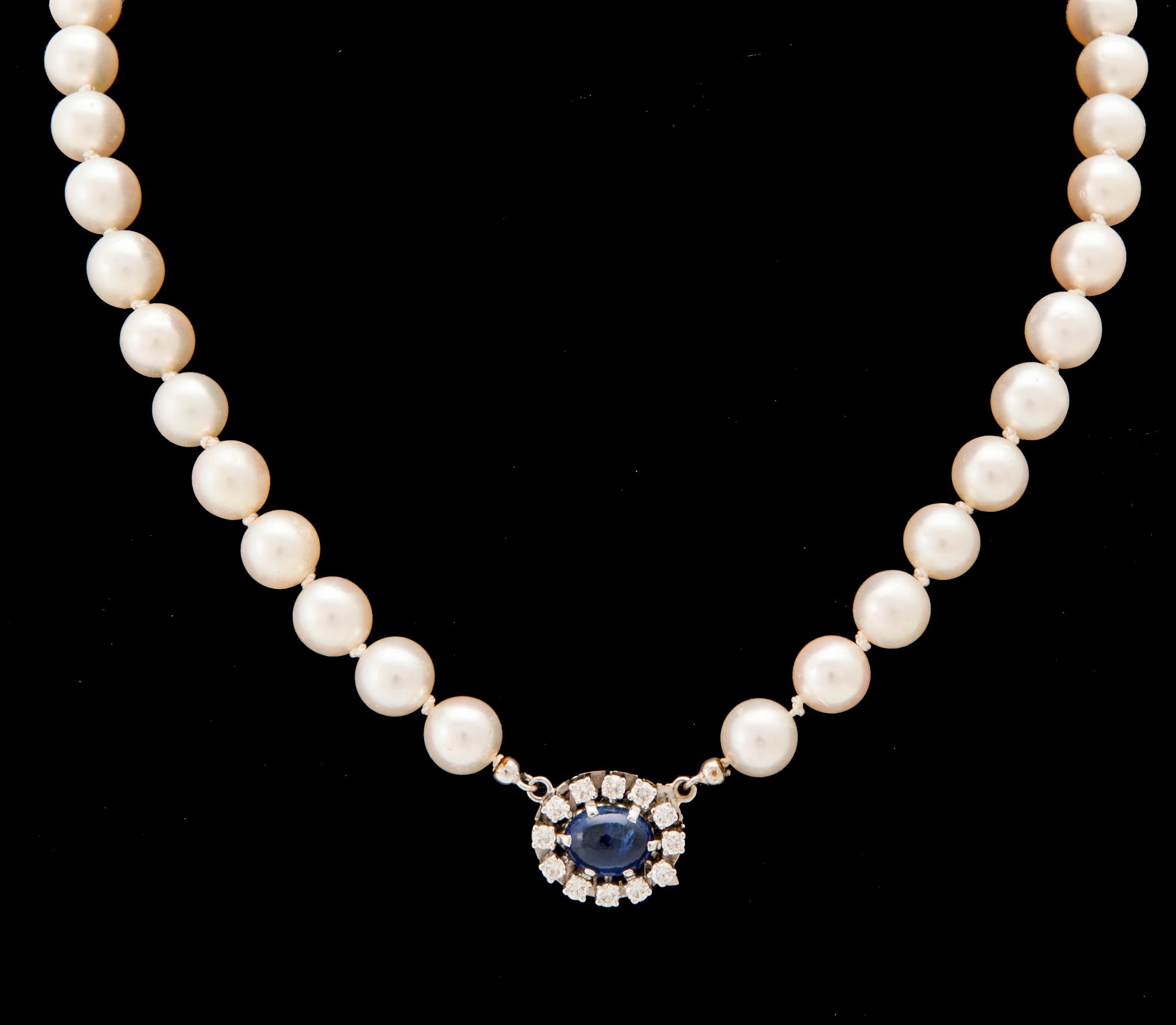Necklace with cultured pearls, clasp in 18K white gold with cabochon-cut sapphire and round brilliant-cut diamonds.