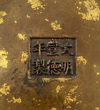 A gold splashed bronze censer and stand, Qing dynasty, 17/18th Century, with Xuande´s seal mark.