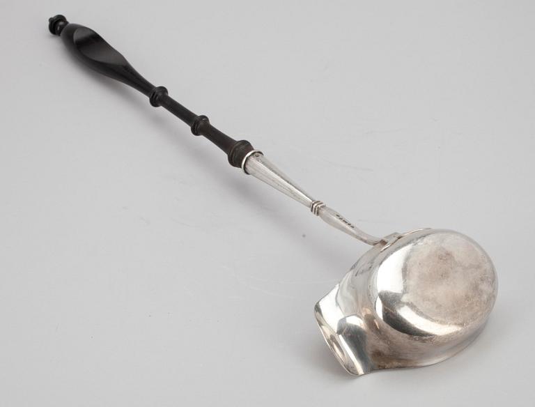 FÖRLÄGGARE, silver, skaft i trä, Gösta Konstantin Helenius (1902-1945), Åbo 1912.