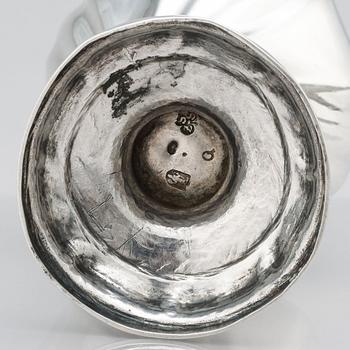 Samuel Zettersteen, kryddbössor, silver, ett par, Lidköping 1774. Rokoko.