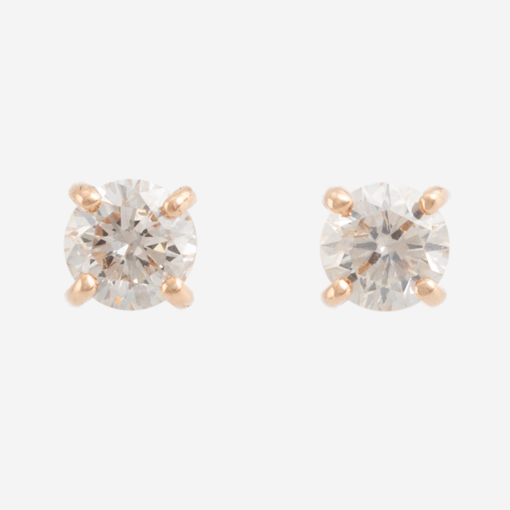 Brilliant cut diamond stud earrings, total ca 0,38 ct.