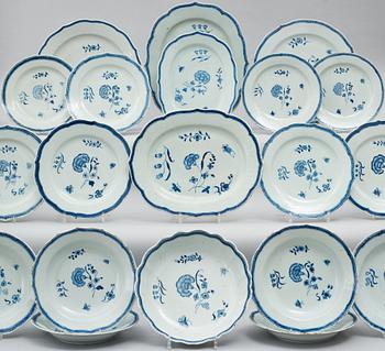 A blue and white dinner service, Qing dynasty, Qianlong (1736-1795), (53 pieces).