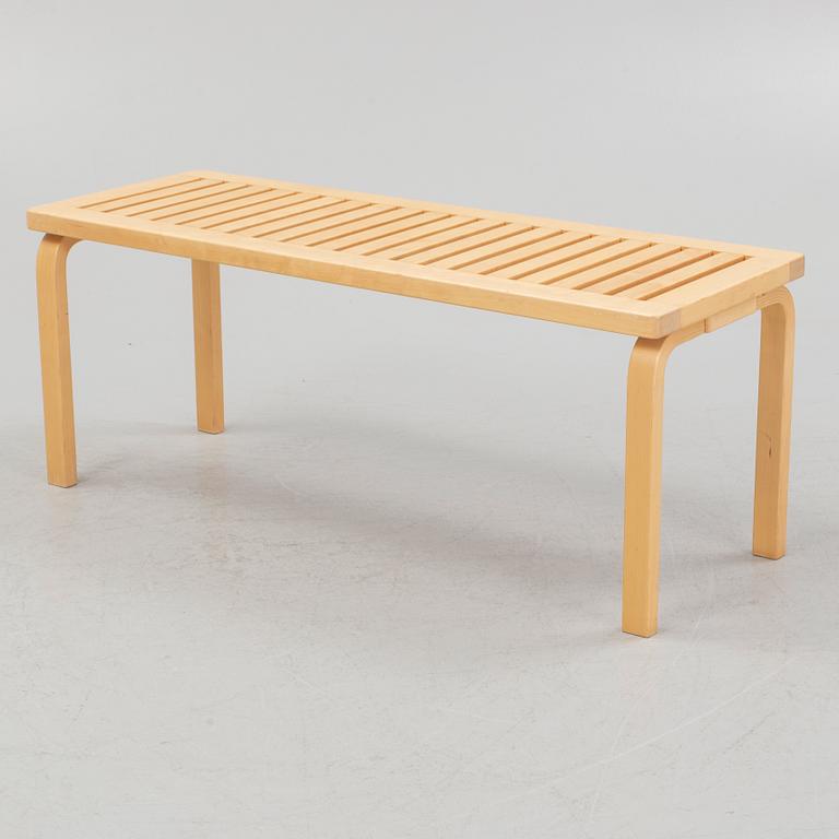 Alvar Aalto, bänk, modell 153A, Artek, Finland.