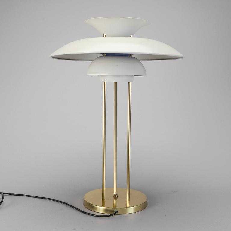 A table lamp by POUL HENNINGSEN, PH5, model 27095, Louis Poulsen.