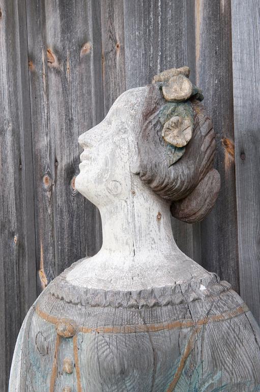 A WOODEN FEMALE FIGURE HEAD,