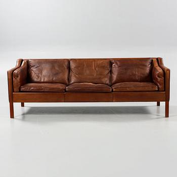 A sofa with model number 2213, designed by Borge Mogensen for Fredricia Stolefabrik.