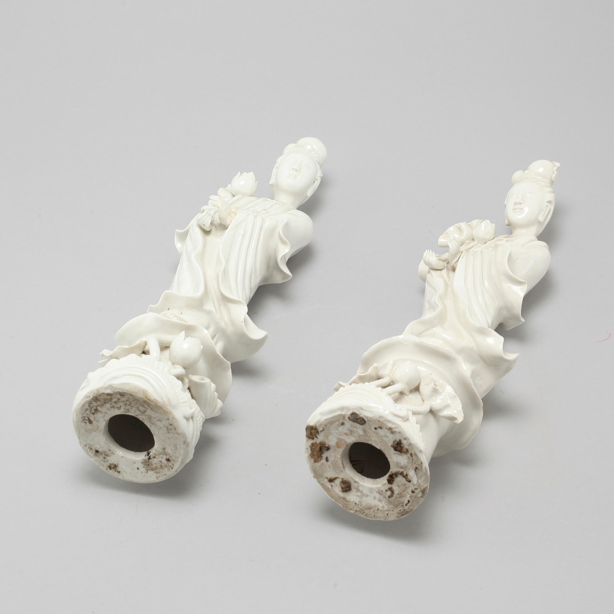Two blanc de Chine figurines of Guanyin, 20th Century.