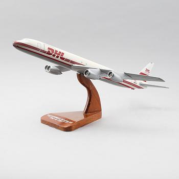 FLYGPLANSMODELL, trä och plast, DHL, 1900-talets andra hälft.