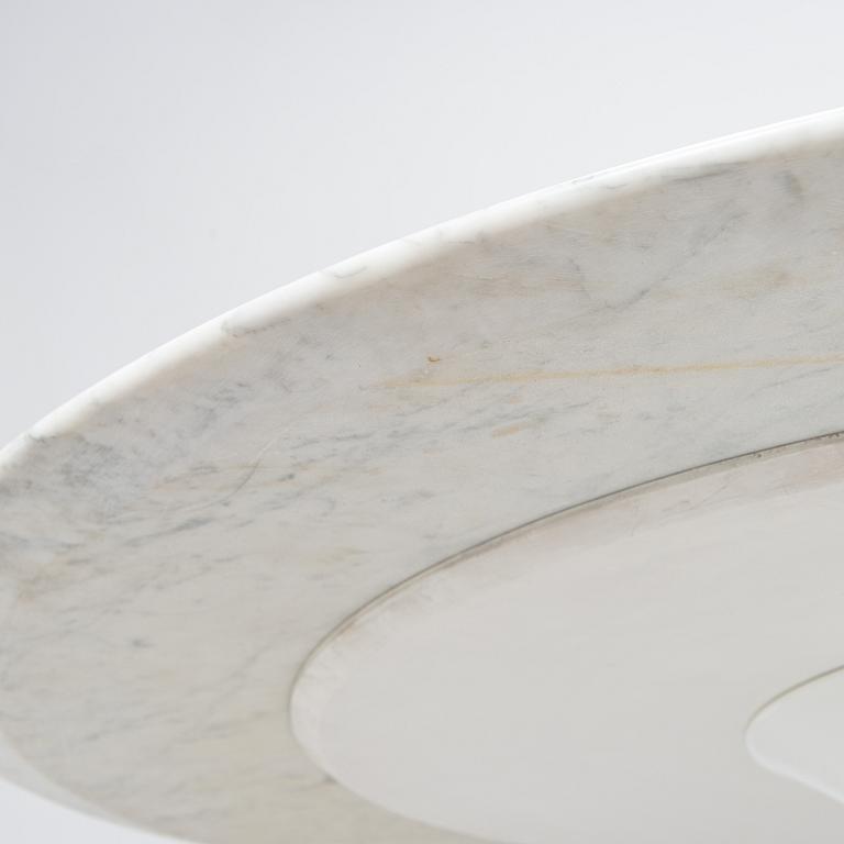 Eero Saarinen, A 'Tulip' furniture set, table with eight chairs, Knoll International, 1970s.