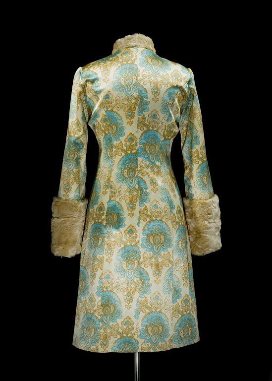 A 21th cent paisley patterned silk gown by Hype.