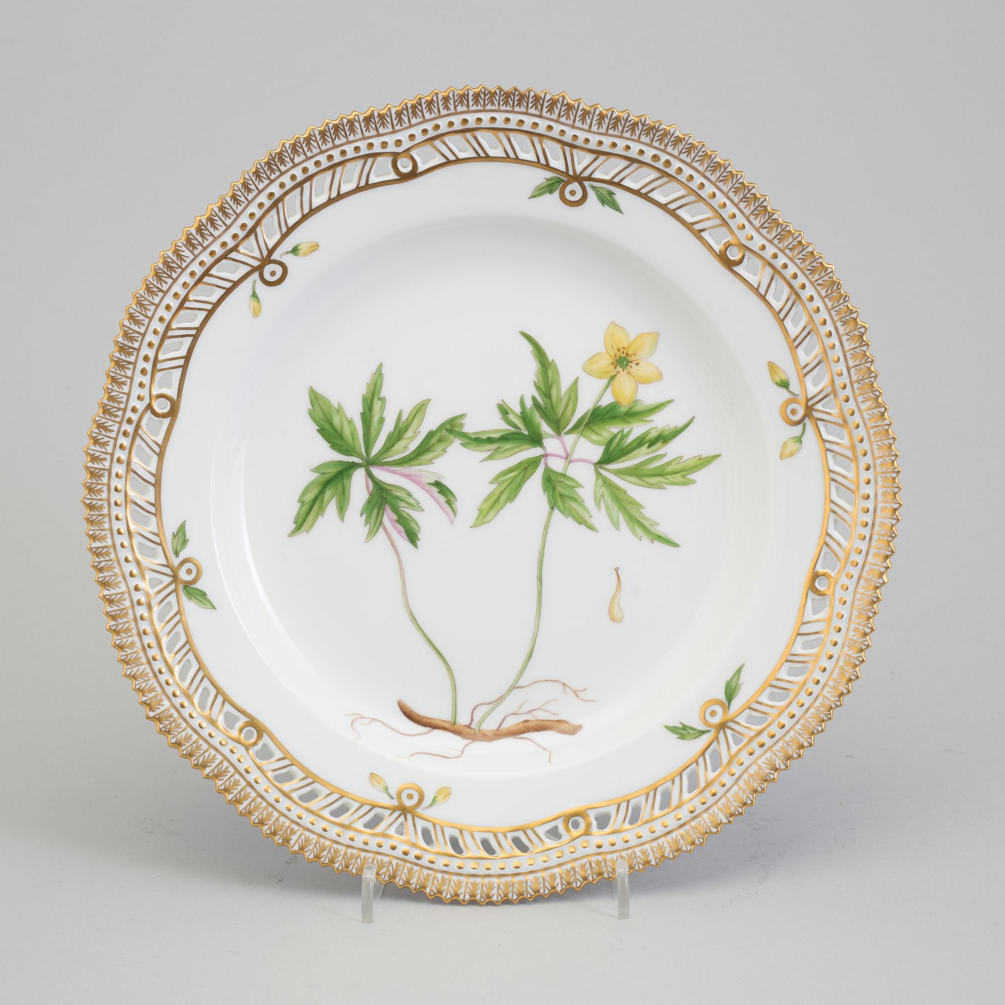 TALLRIK, porslin. "Flora Danica", kunglig dansk, 1900-tal.