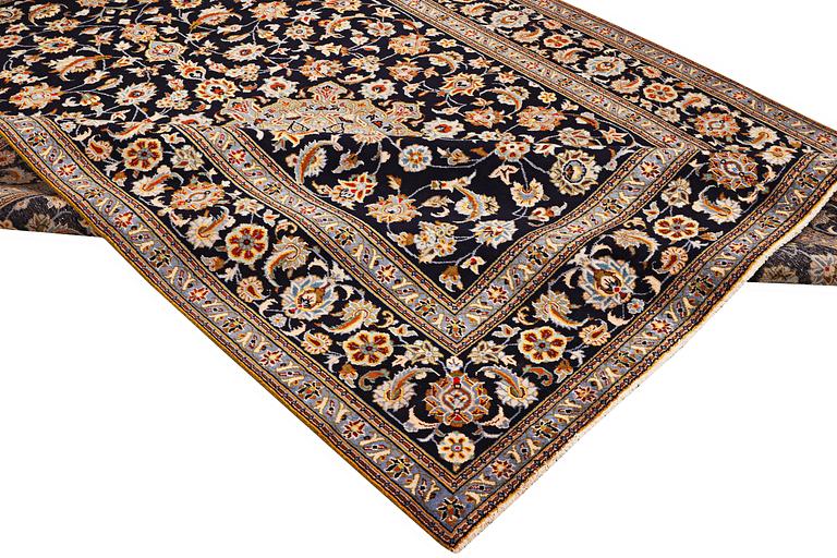 A carpet, Kashan, ca 361 x 248 cm.
