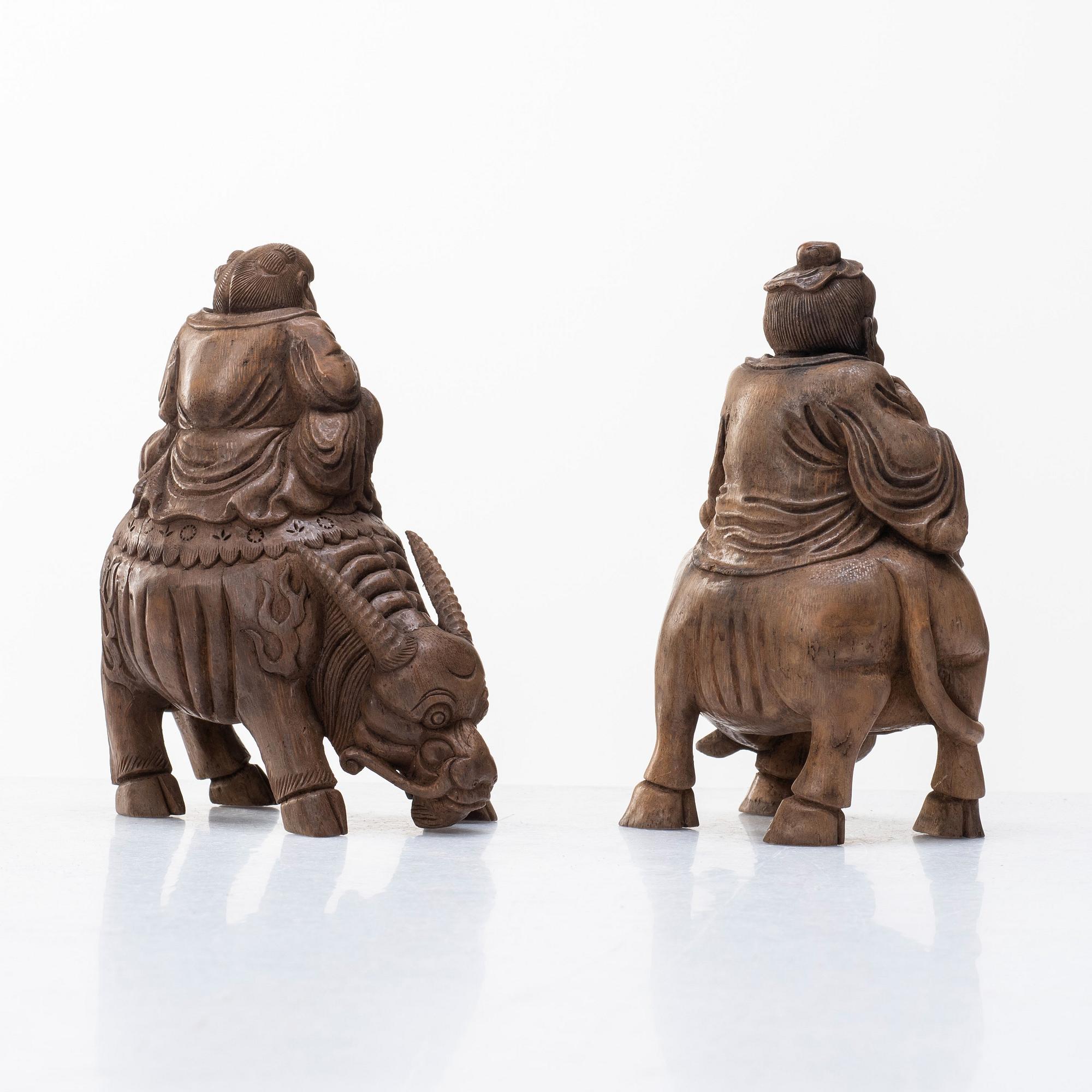 Two bamboo figurines, presumably Qing dynasty, 19th Century.