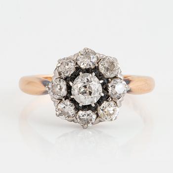 1083. An 18K gold ring set with old-cut diamonds.