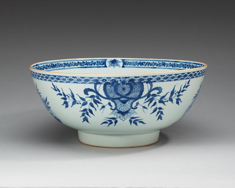 A large and rare armorial punch bowl, Qing dynasty, Qianlong (1736-95).