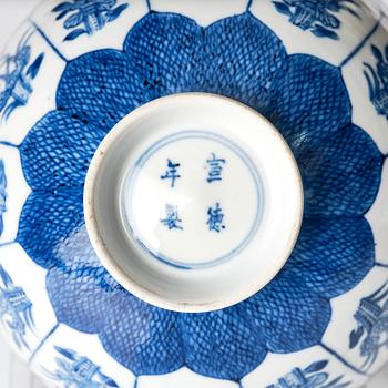 A pair of blue and white bowls, Qing dynasty, with Xuantong mark and of the period (1909-11).