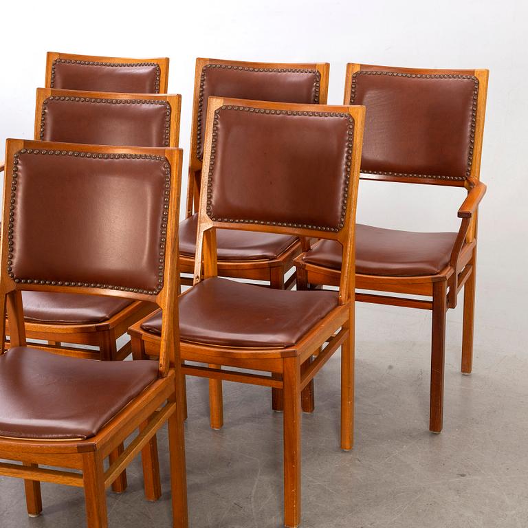 A DINNER TABLE MID 20TH CENTURY.