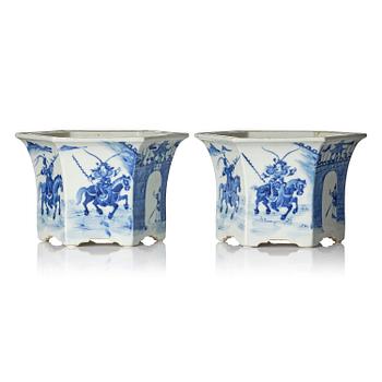 1369. A pair of blue and white jardinieres, Qing dynasty, 19th century.