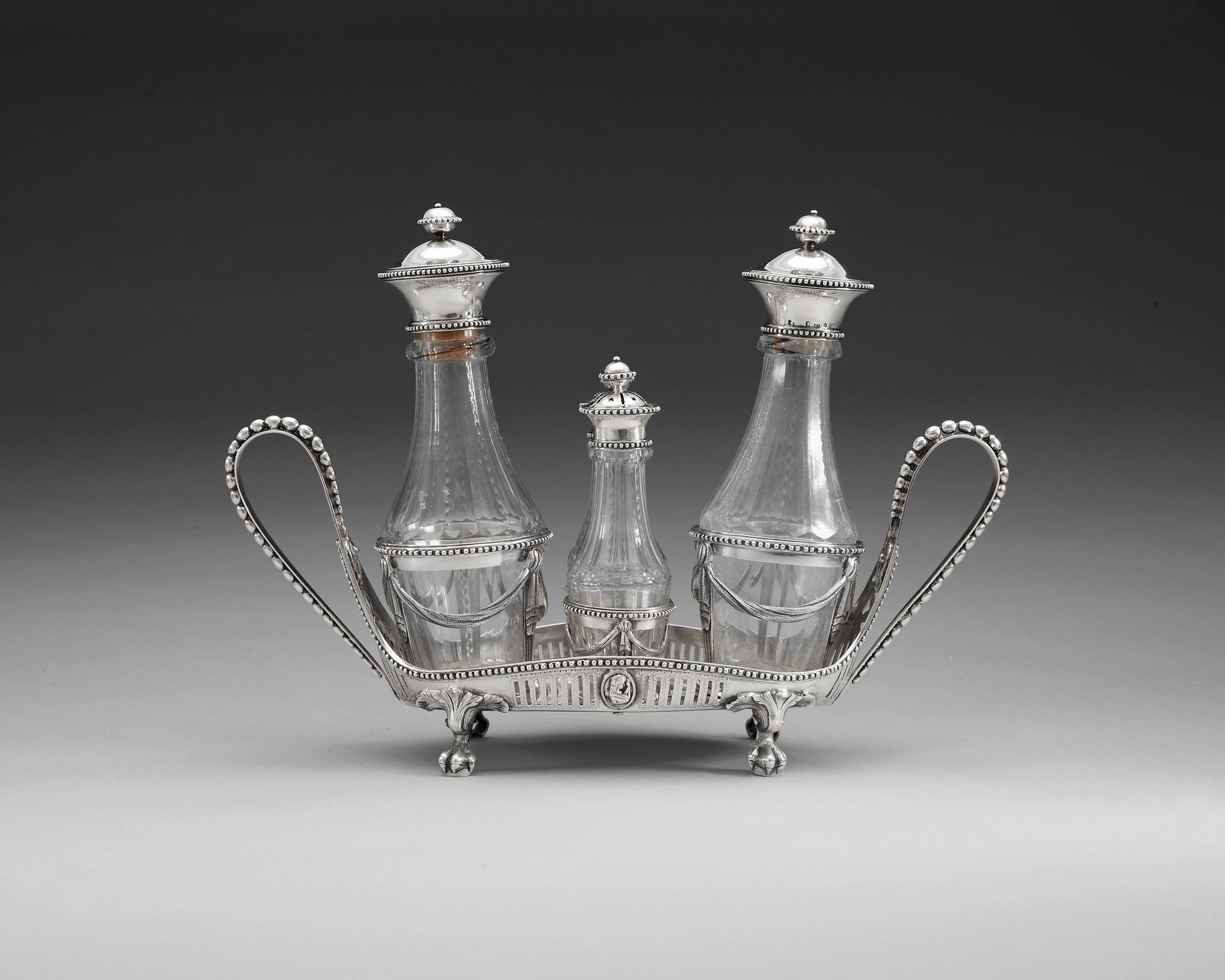 BORDSSURTOUT för fyra flaskor, av Petter Eneroth, Stockholm 1787. Gustaviansk.
