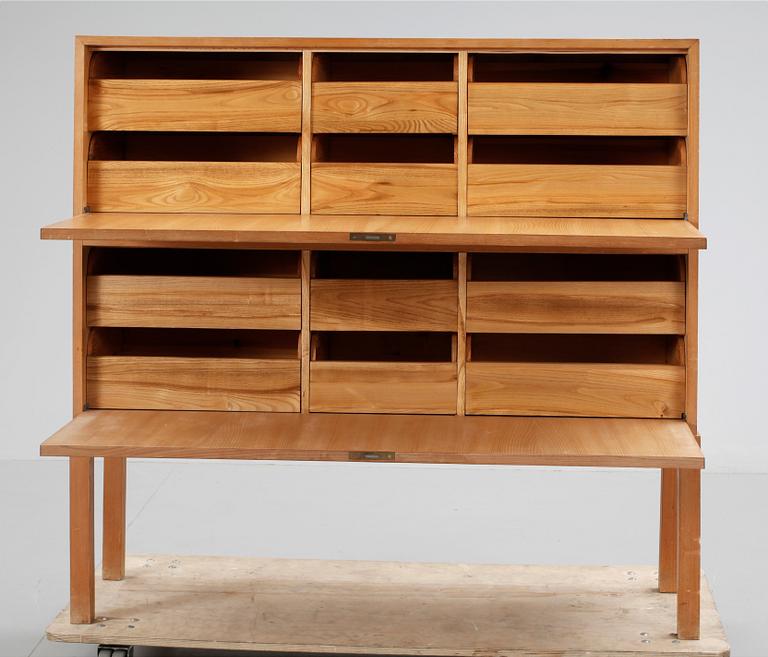 SKÅP. 1900-talets mitt.