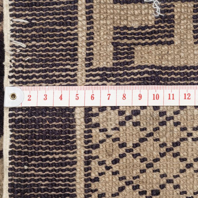 A runner carpet, China, 170 x 90 cm.