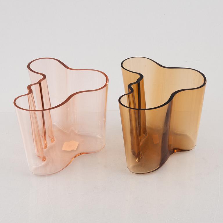 Alvar Aalto, two model '3030' vases, Iittala, Finland.
