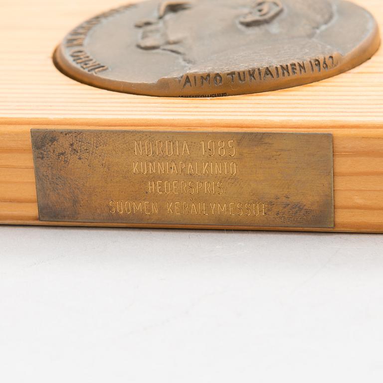 MEDALS, 9 pcs, bronze, signed and dated, Kultateollisuus.