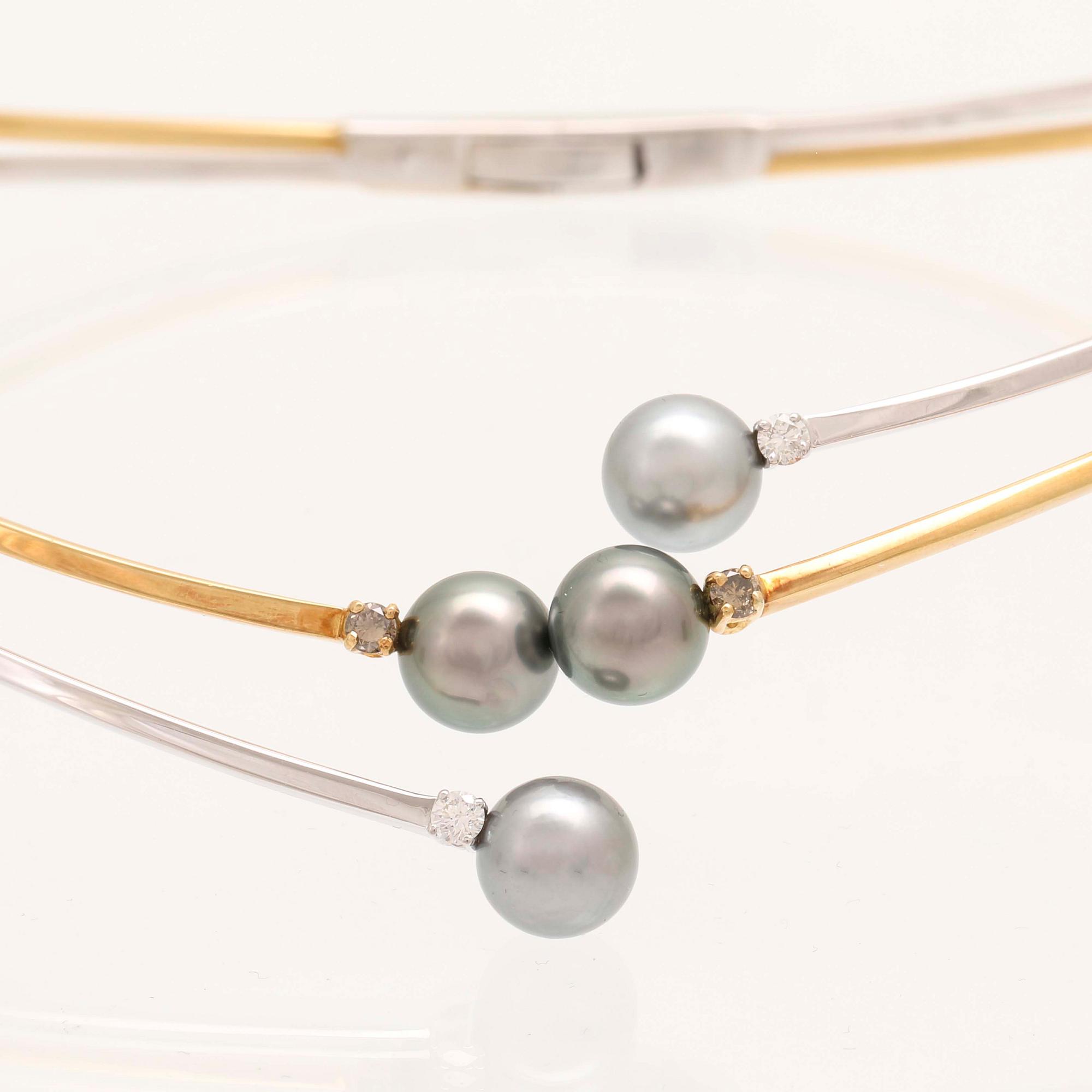 An 18K white- and yellow gold necklace with round brilliant cut diamonds and cultured Tahitian pearls, Damiani Italy.