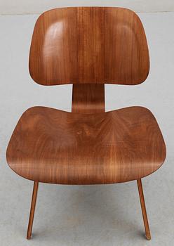 A Charles & Ray Eames "LCW" easy chair, by Herman Miller.