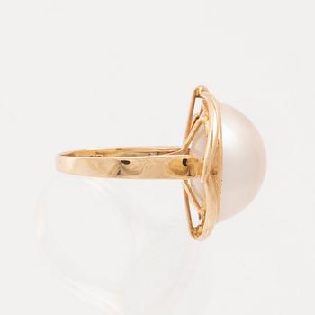 Ring 14K guld med en odlad mabépärla.