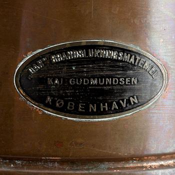 BRANDSLÄCKARE, koppar, Kaj Gudmundsen, Köpenhamn, 1900-talets första hälft.