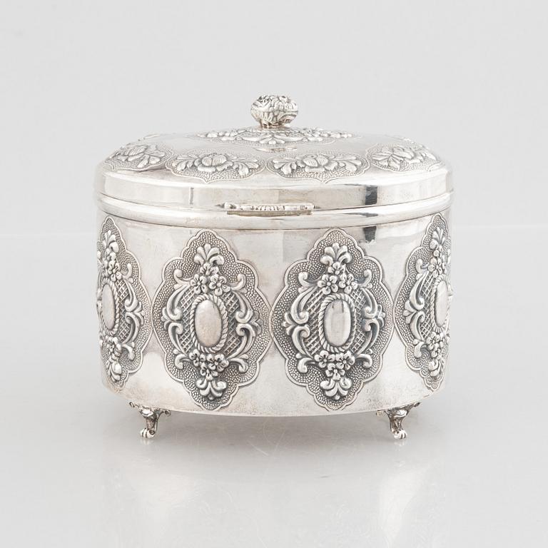 A sterling silver box with lid, 20th Century.