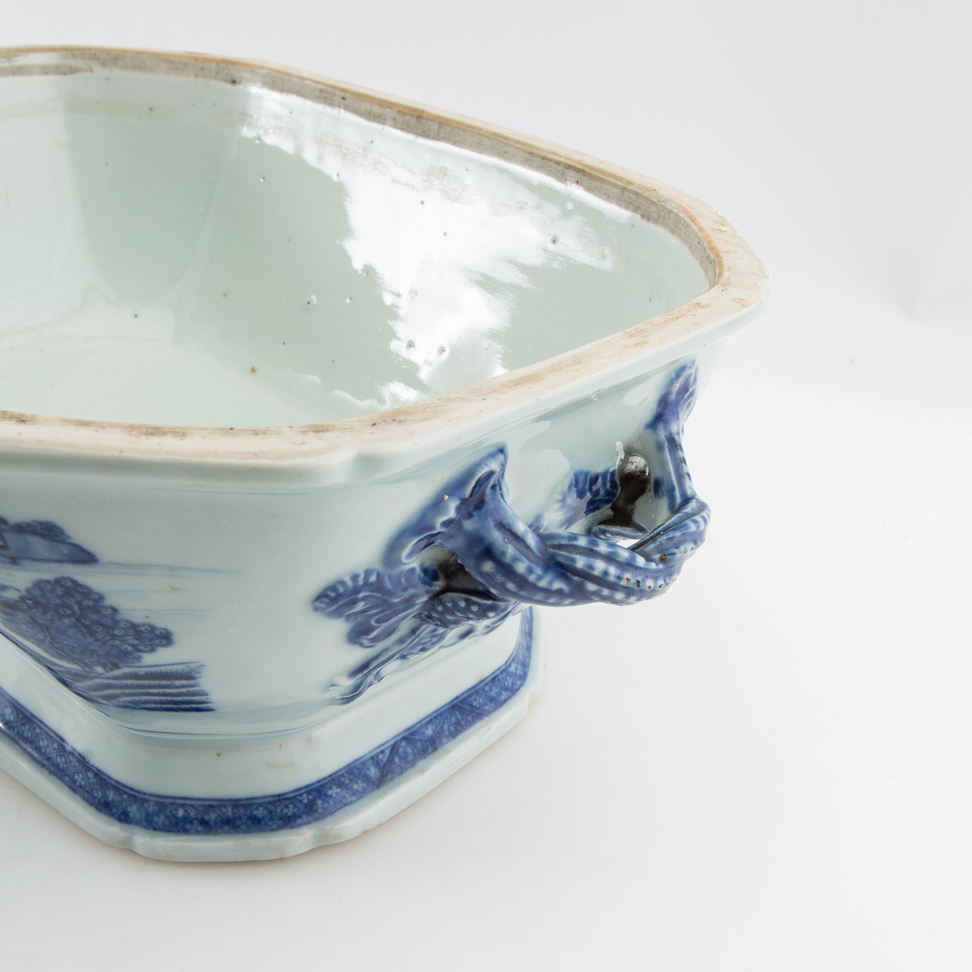 Terrin med lock och fat Kina Qianlong (1736-95) porslin.