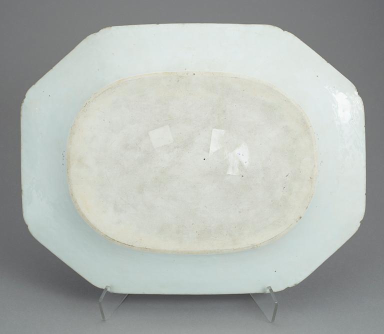 STEKFAT, porslin, Kina, Qianlong (1736-95).