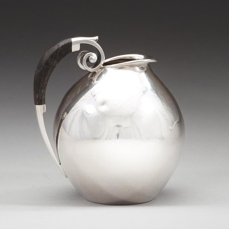 Johan Rohde, kanna, Georg Jensen, Köpenhamn 1933-44, design nr 653, sterling.