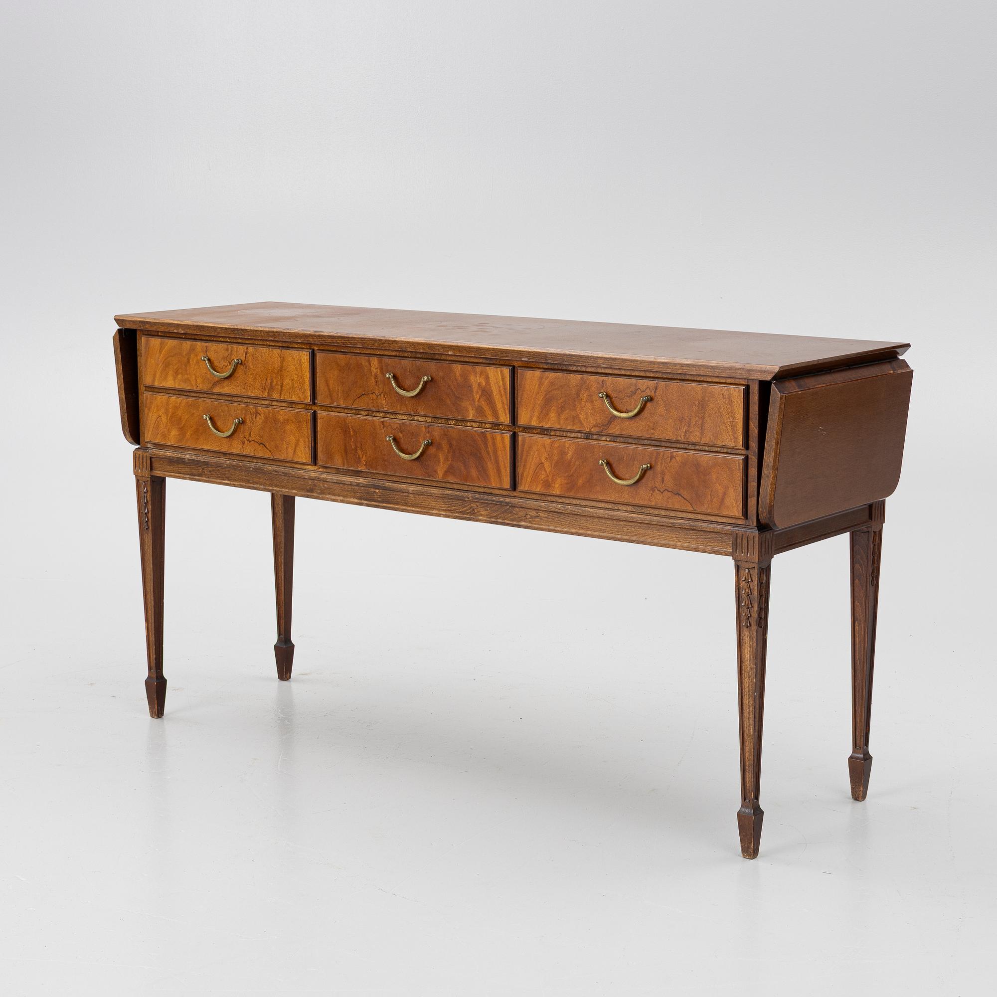 Sideboard/serving sideboard, English style, first half of the 20th century.