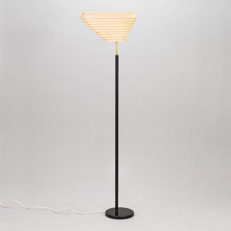 Alvar Aalto, an 'Angel's Wing' floor lamp. Manufactured by Valaistustyö.