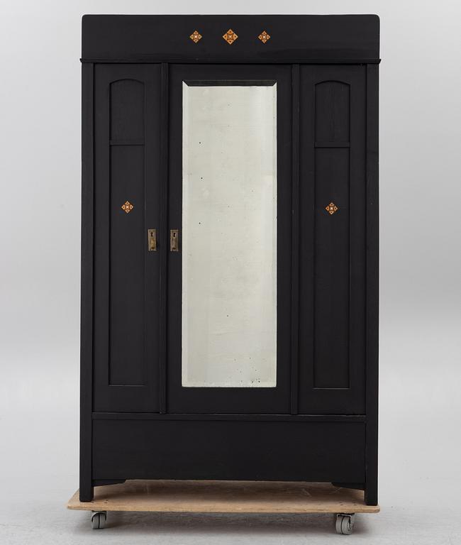 Klädskåp, 1900-talets början.