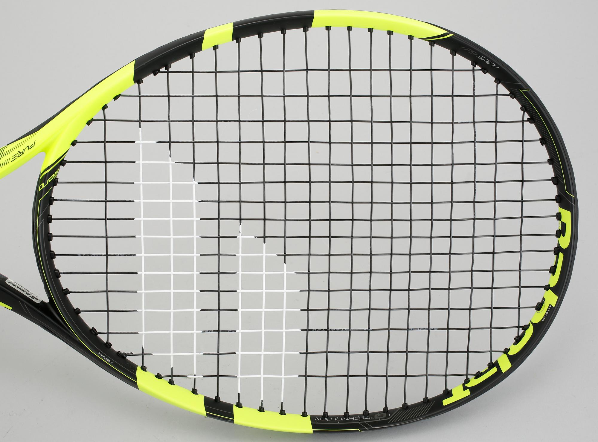 NADAL-KIT, tröja samt racket signerade av Rafael Nadal.