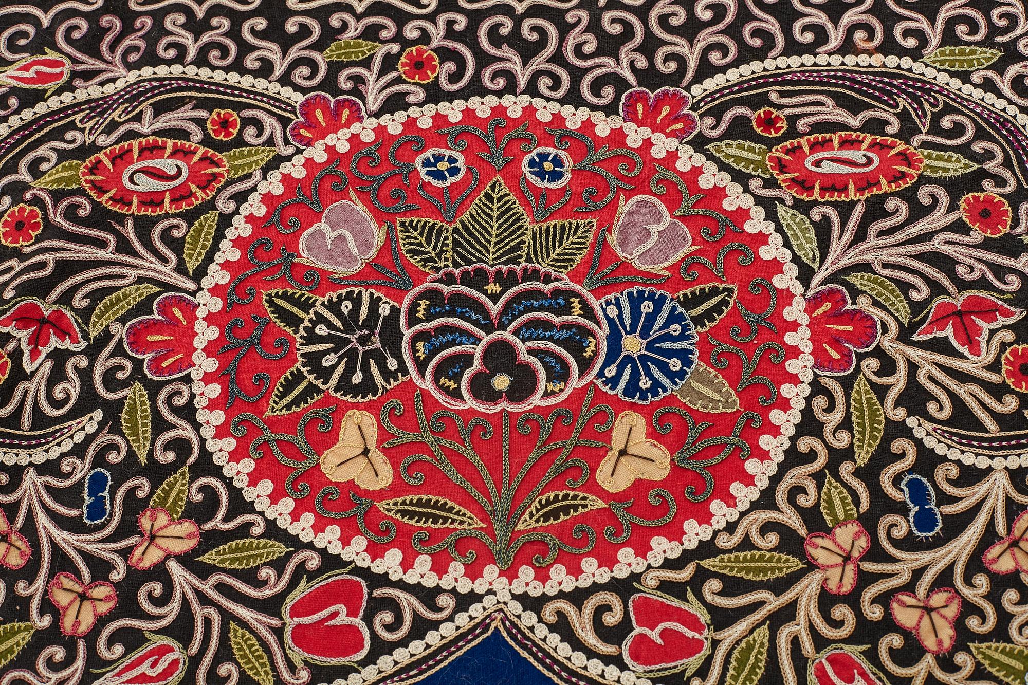 AN EMBROIDERY, a semi-antique Rascht, Persia (Iran), ca 312,5 x 311 cm.