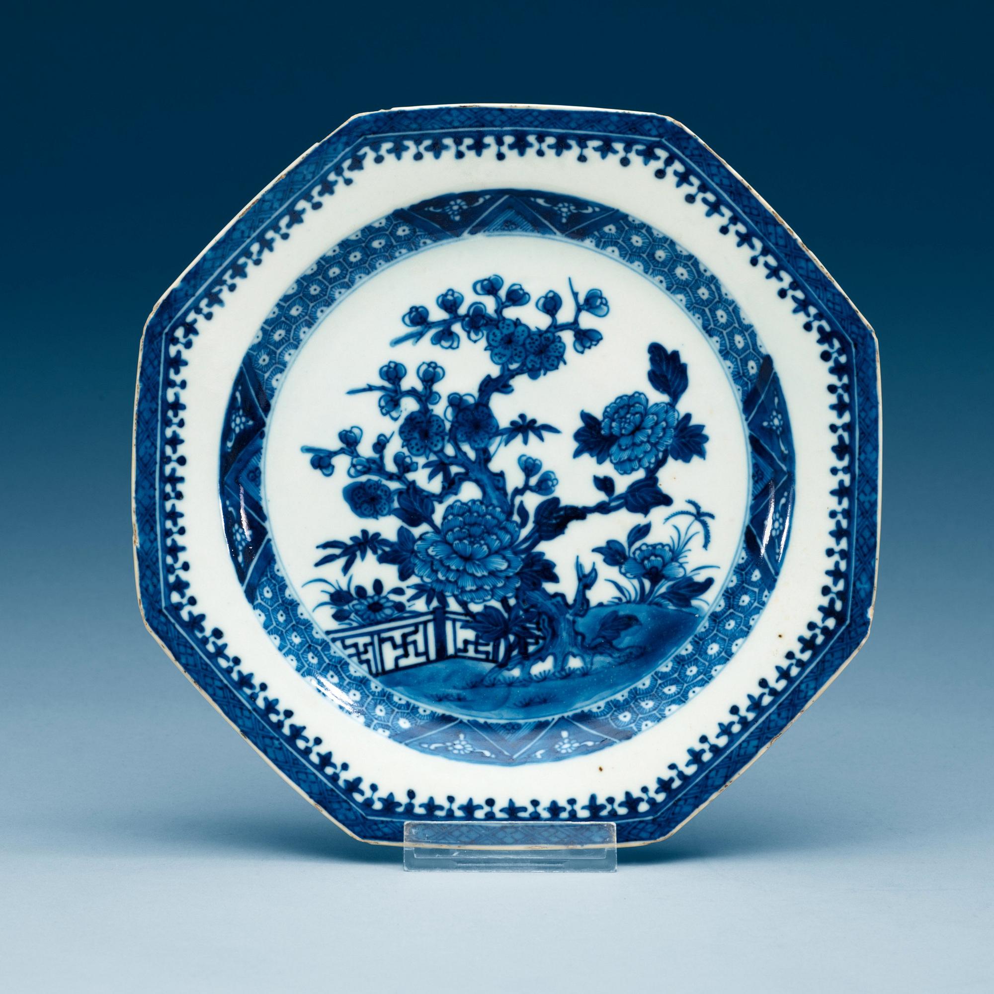 A set of 12 blue and white dinner plates, Qing dynasty, Qianlong (1736-95).