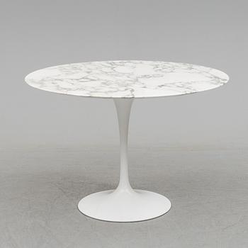 An Eero Saarinen Tulip table, Knoll International, later part of the 20th century.