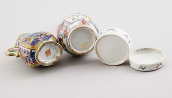 VAS, KANNA samt LOCKDOSA, porslin, Kina, 1800-/1900-tal.