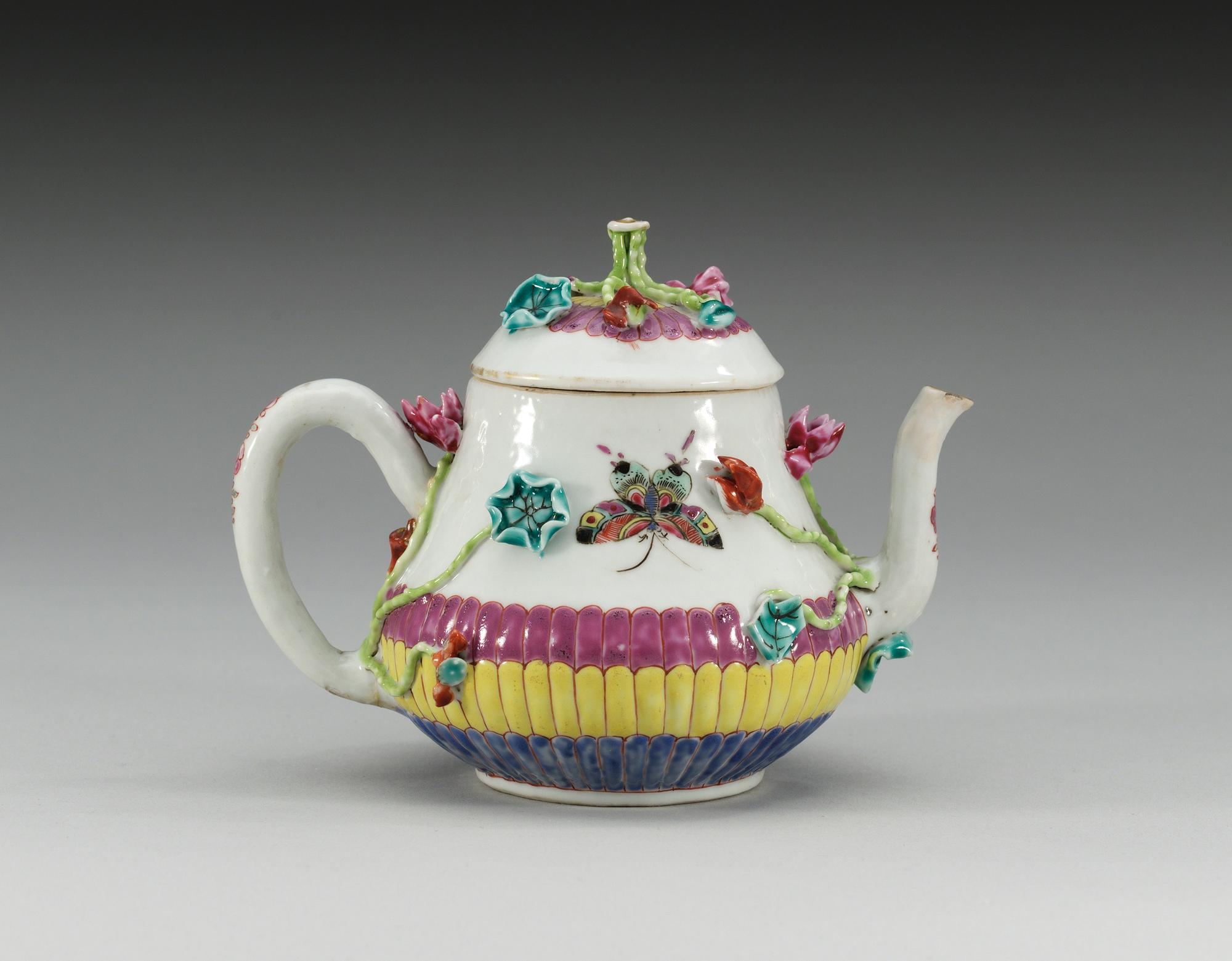 A famille rose tea pot with cover, Qing dynasty, 18th Century.