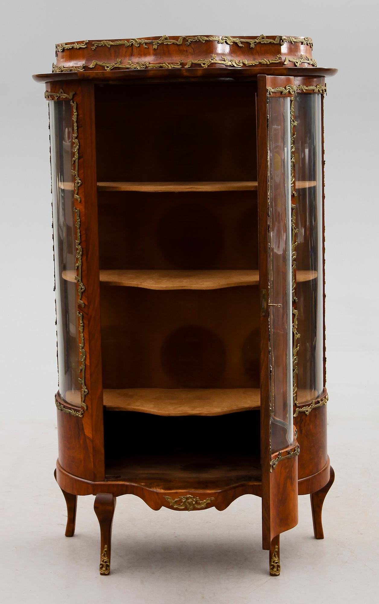 VITRINSKÅP, Louis XIV-stil, 1800-/1900-tal.